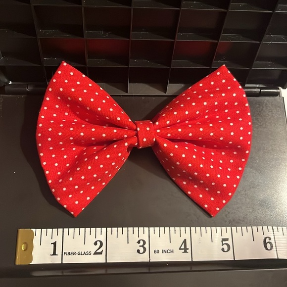 Red polka dots bow - Picture 3 of 4